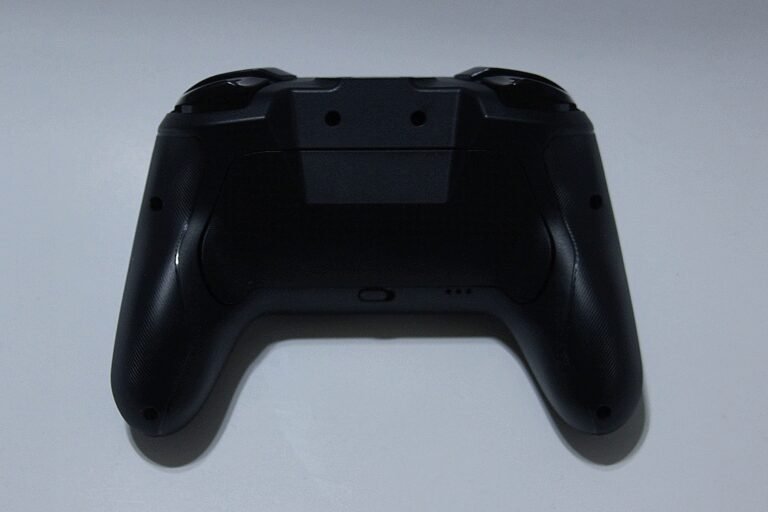 nbcp-v8-wireless-gaming-controller-back