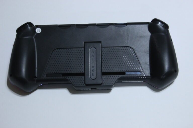 cyoyppy-one-piece-joypad-controller-for-nintendo-switch-review-flat-rear