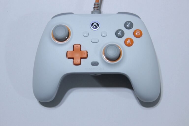 gamesir-t7-xbox-wired-controller-front