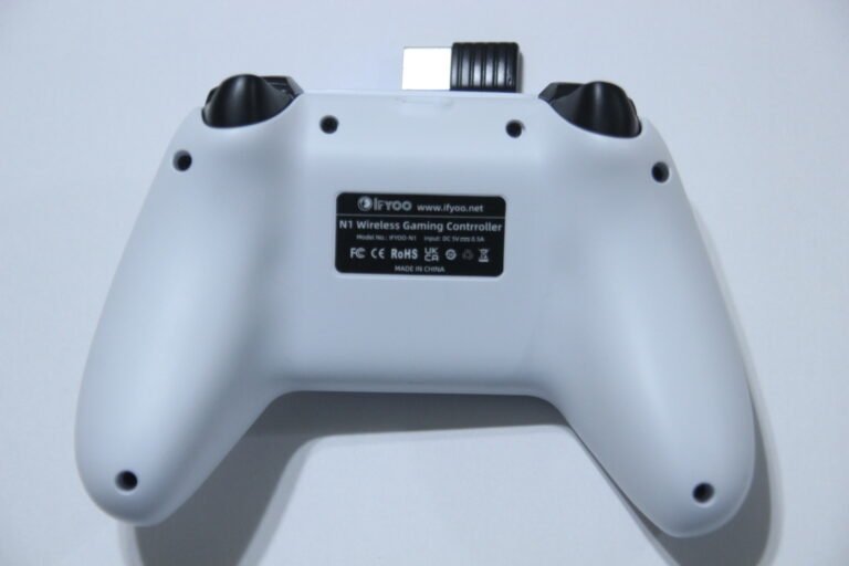 ifyoo-n1-2-4g-wireless-gaming-controller-review-rear