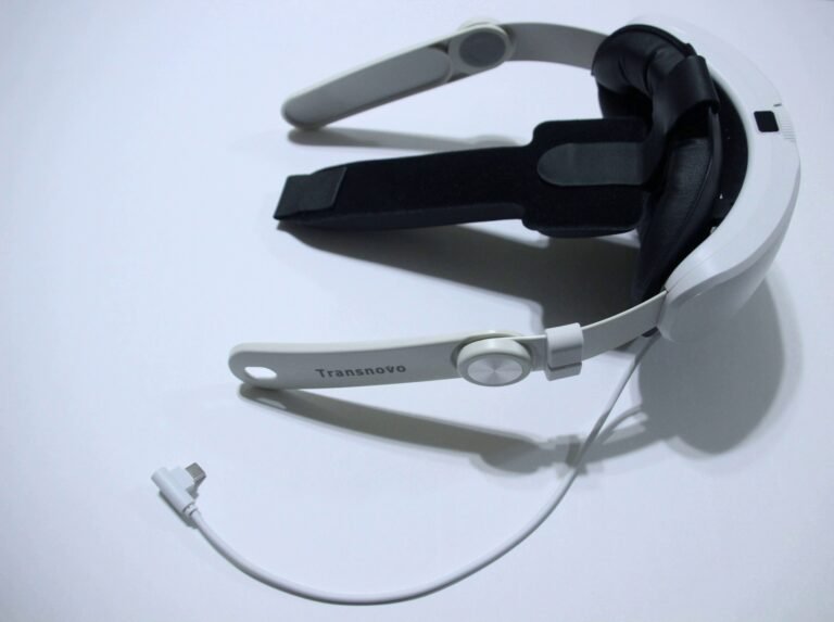 transnovo-battery-head-strap-for-quest-3s-review-alone-close